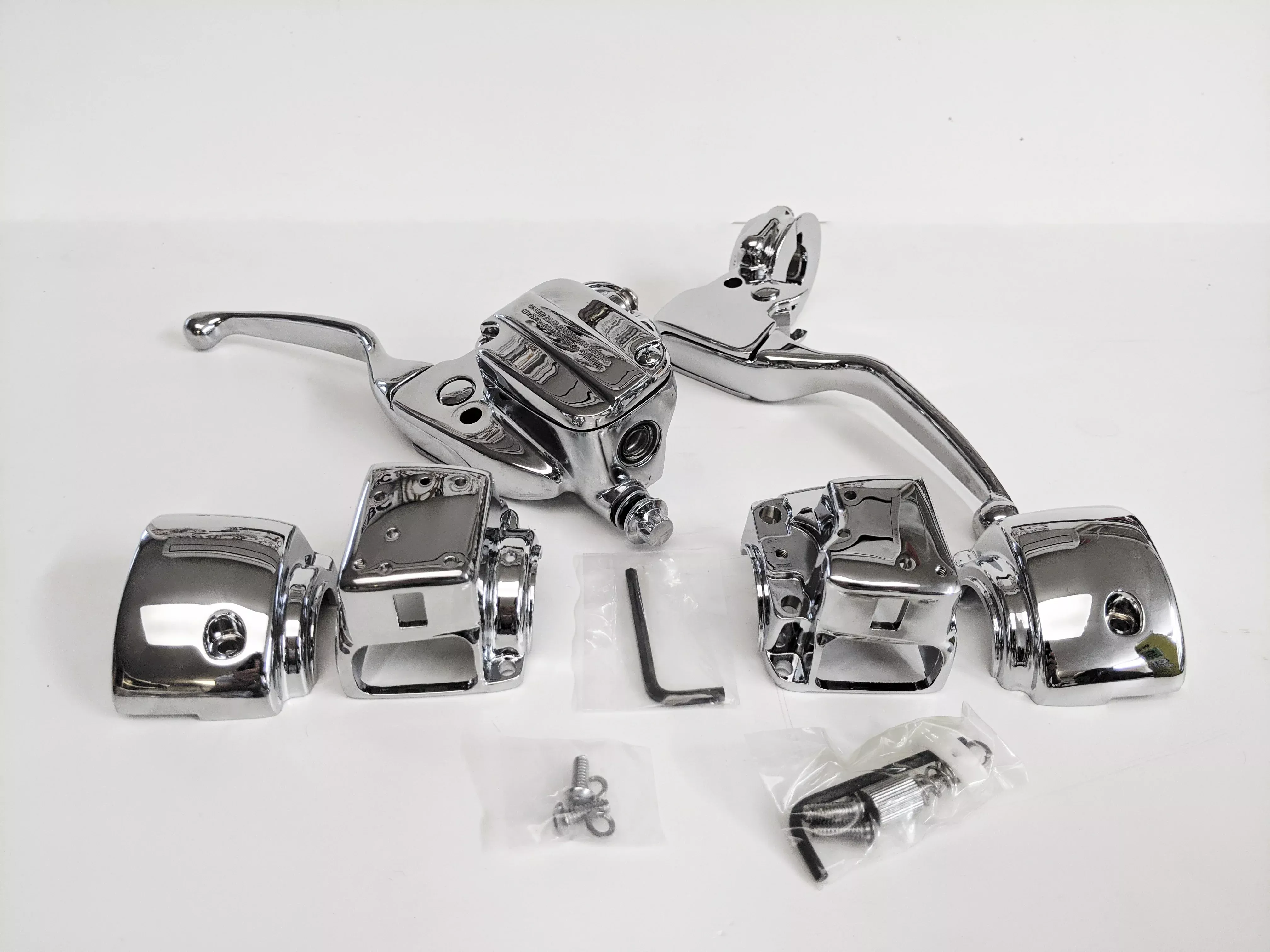 Custom Chrome 627700 Hand Control Kit 11/16 Bore MC Harley Touring w radio 96-07