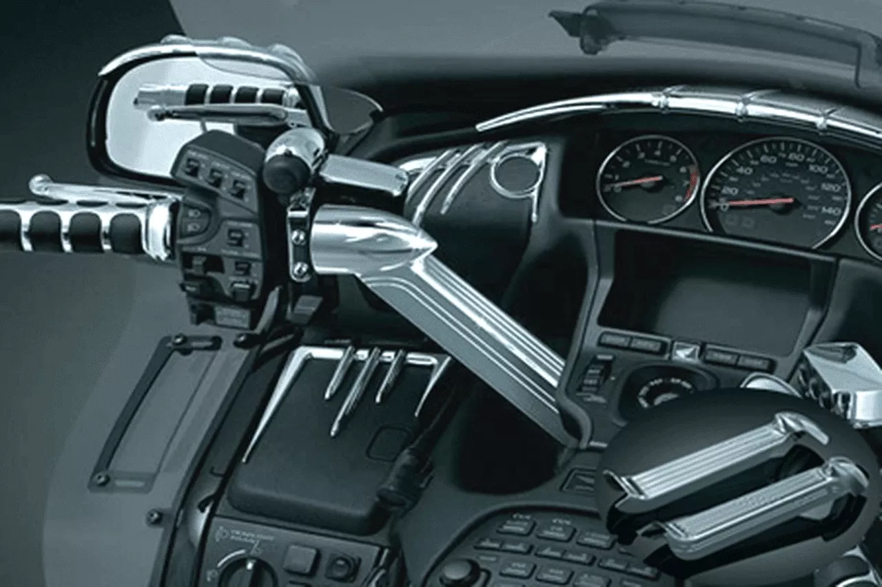 Kuryakyn Chrome Handlebar Top Covers for ’01-13 GL1800 & F6B (pr)
