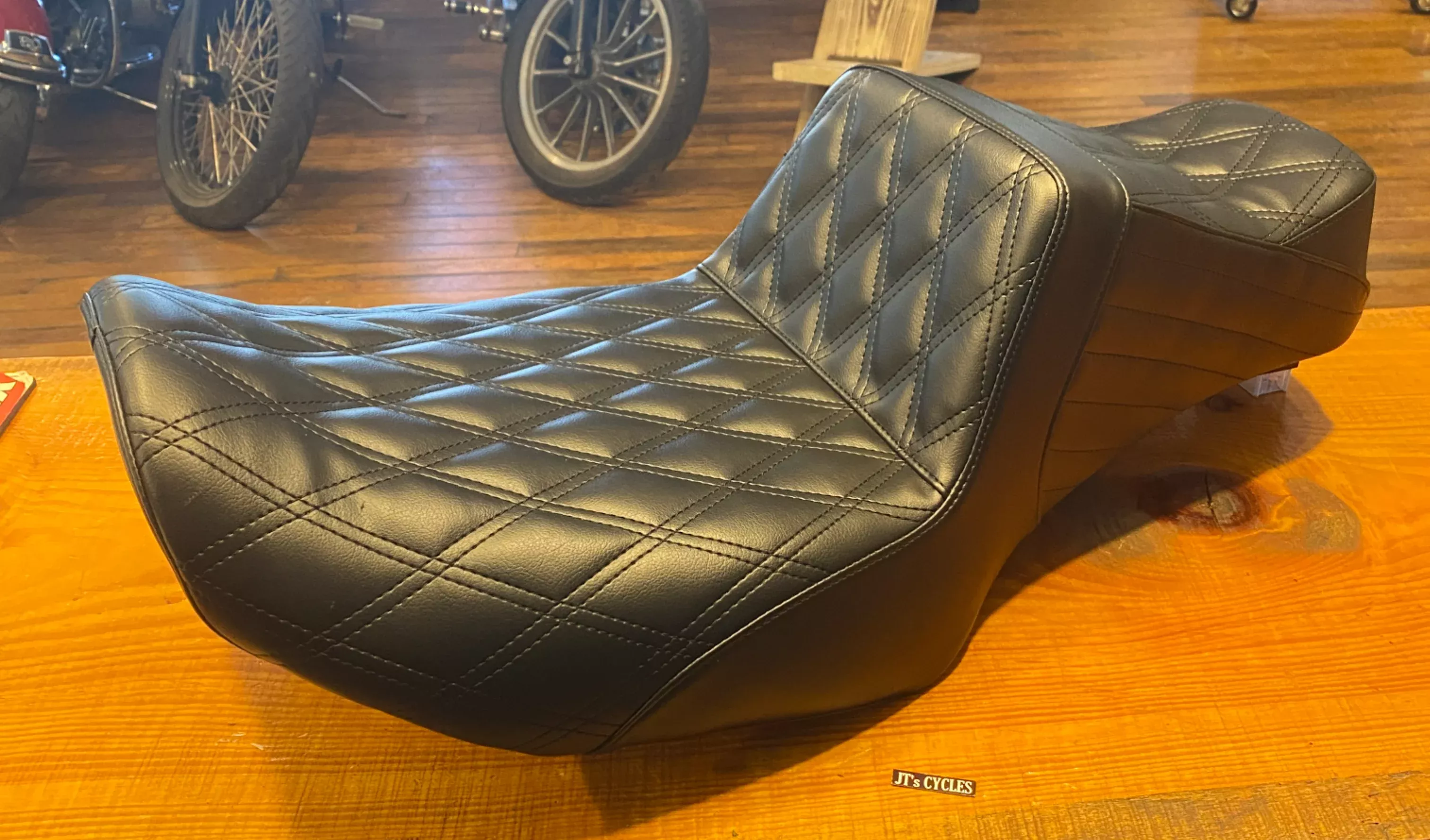 Le Pera Tailwhip Daddy Long Legs Seat for 2023-2026 Harley Touring Road Glide