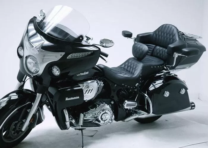 Mustang Trunk-mounted Passenger Backrest and Armrest for '15-Up Indian Roadmaster