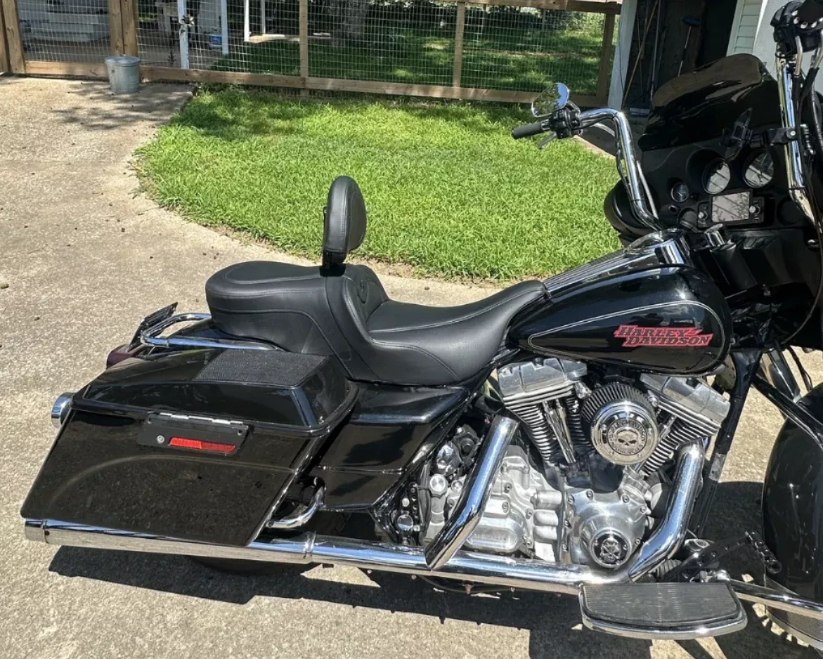 Saddlemen RoadSofa 2-Up Seat W/ Backrest fits 1997-2007 Harley Touring Models