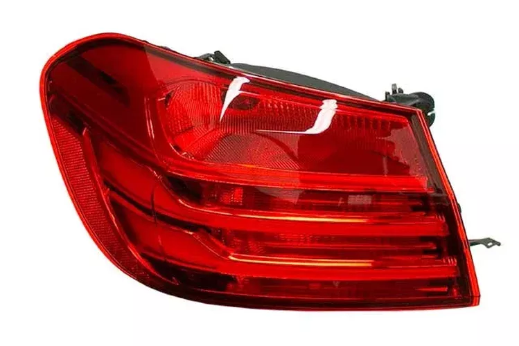 Ulo Taillight 106180230 fits 2014-2016 BMW 428i / 2014-2016 BMW 428i Gran COUPE / 2014-2016 BMW 428i xDrive / 2015-2016 BMW 428i xDrive Gran COUPE / 2017 BMW 430i
